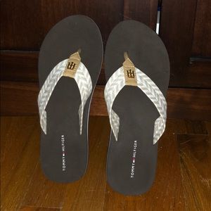 TOMMY HILFIGER FLIP FLOPS
